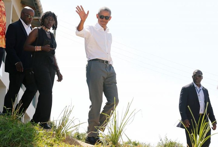 Ảnh: Cựu Tổng thống Mỹ Obama vui vẻ về thăm quê hương Kenya