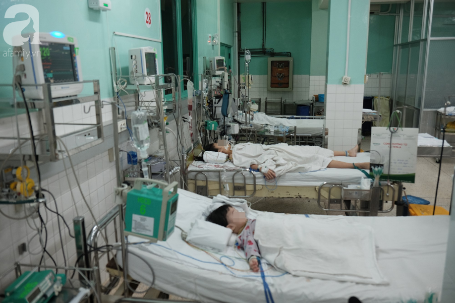 Bà ngoại bé trai bị mẹ đâm nhiều nhát thủng ruột: Tôi tưởng nó về thăm con, đâu có ngờ nó muốn giết con