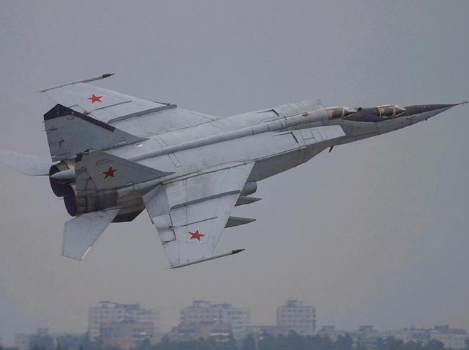 MiG-25 Nga xuất kích, tên lửa Mỹ - Israel bất lực bám đuôi