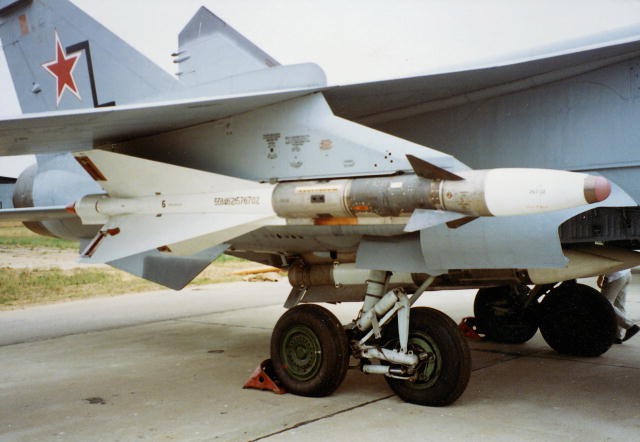 MiG-25 Nga xuất kích, tên lửa Mỹ - Israel bất lực bám đuôi