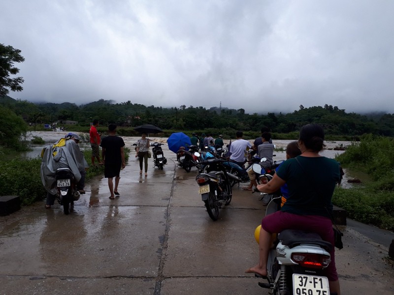 Nghệ An: Nhiều thôn bản bị cô lập do mưa lũ trước cơn bão số 3