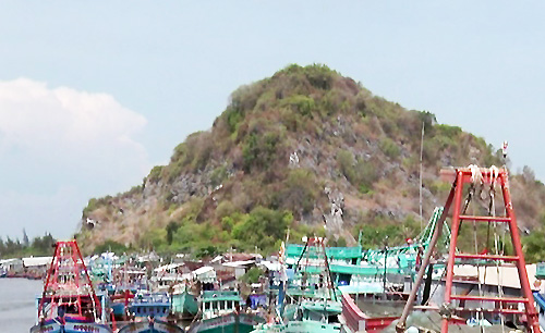 Nhiều người tháo chạy vì núi lở ở miền Tây