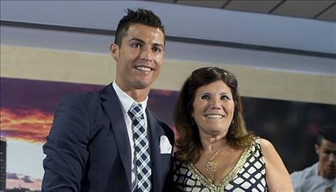 Mẹ Ronaldo: Không thể trở lại M.U là điều đáng tiếc