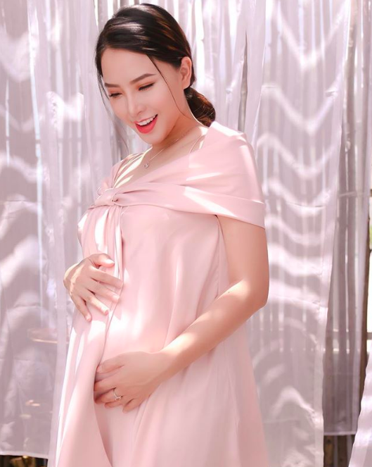 Vbiz lại có thêm tin vui: Hải Băng vừa sinh con trai thứ 2 cho diễn viên Thành Đạt