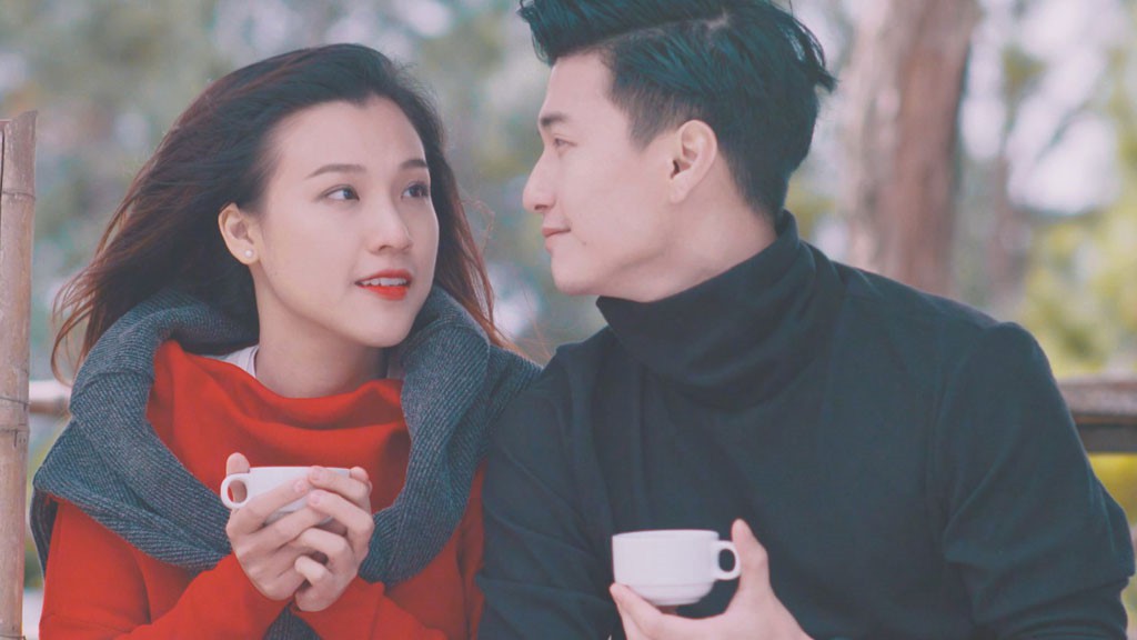 1 năm đường tình đôi ngả, Hoàng Oanh bước lên đỉnh cao danh vọng, Huỳnh Anh trượt dài bên bờ vực sự nghiệp