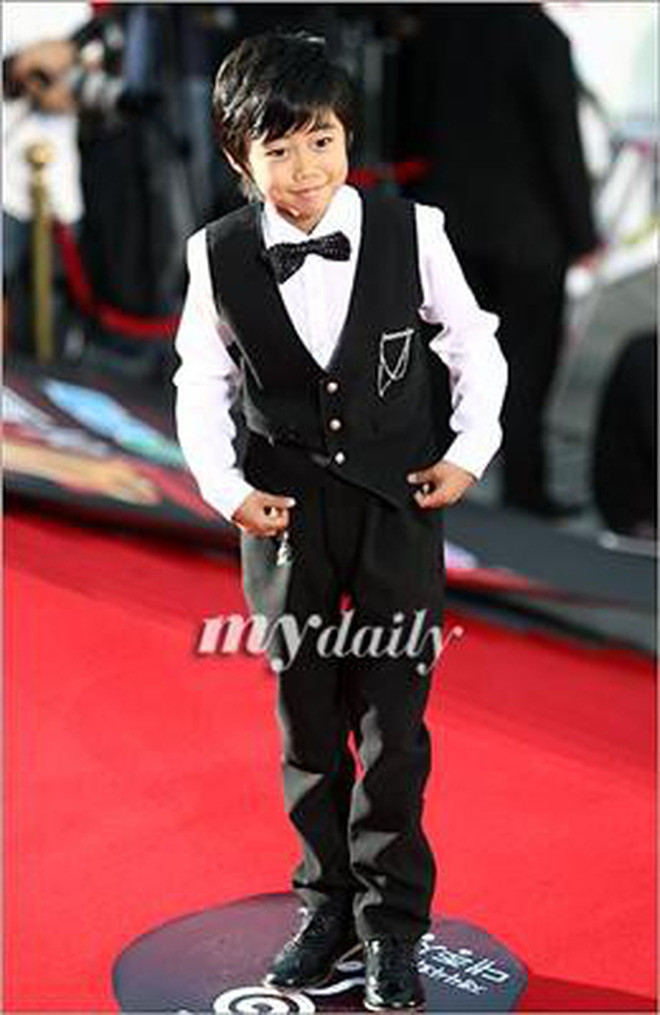 Quá trình lột xác của sao nhí hot nhất Vườn sao băng: Khi cậu nhóc nhà bên dậy thì thành mỹ nam ngay trước mắt