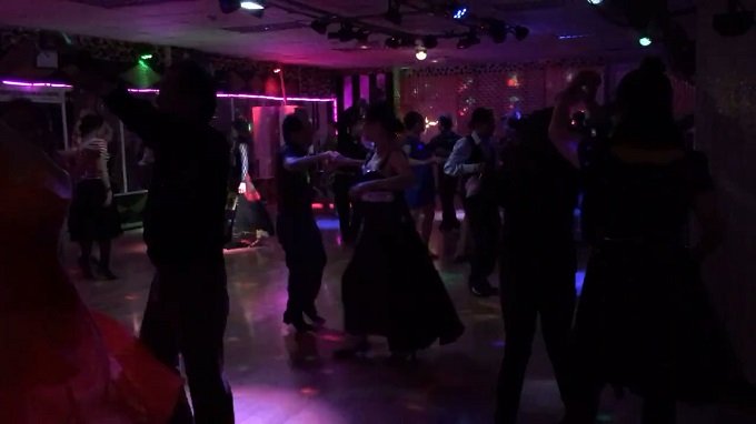 Mối tình đắng của bà chủ khách sạn bên sàn khiêu vũ