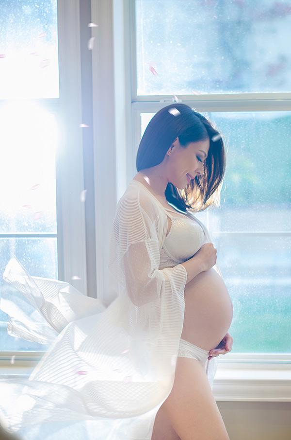 Ca sĩ Thanh Thảo đã hạ sinh con gái đầu lòng ở tuổi 41