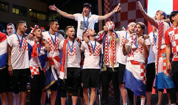 Tuyển Croatia và Anh đều tặng tiền thưởng World Cup làm từ thiện