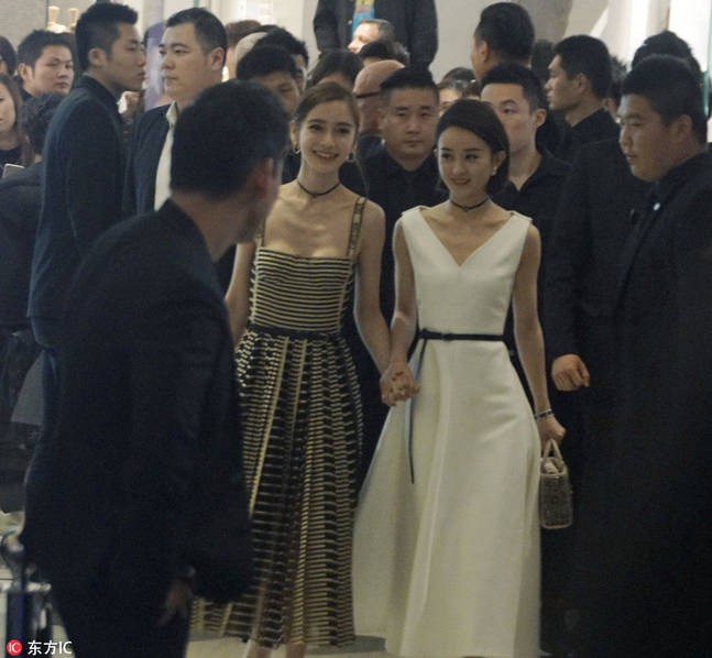 Cứ nói gầy là auto đẹp, nhưng 6 sao nữ này lại lắm pha mặc xấu chỉ vì gầy tong teo