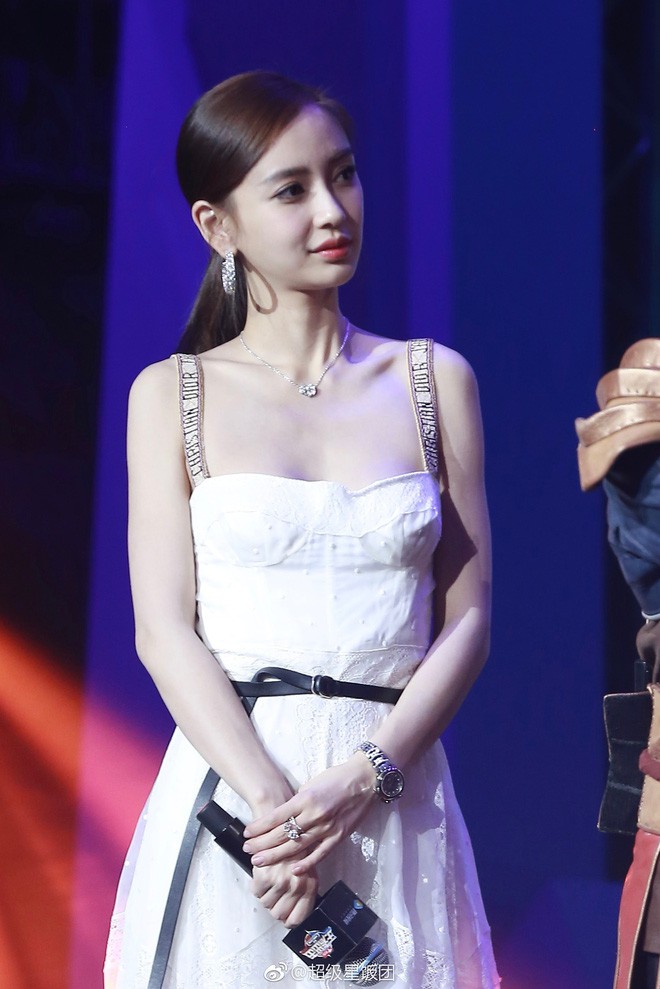 Cứ nói gầy là auto đẹp, nhưng 6 sao nữ này lại lắm pha mặc xấu chỉ vì gầy tong teo