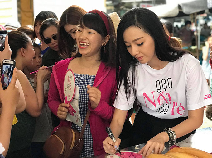 Khán giả thích thú khi gặp gỡ dàn diễn viên Gạo Nếp Gạo Tẻ ngoài đời