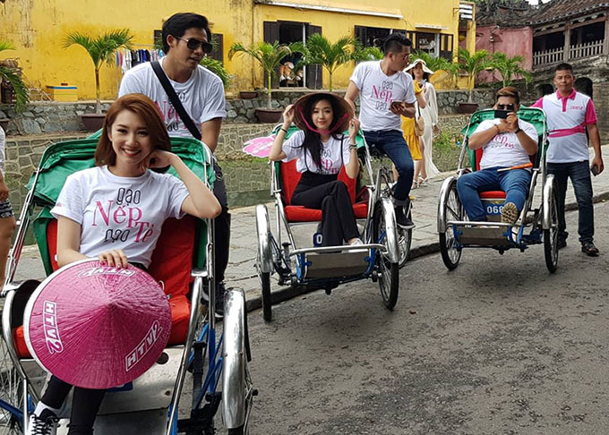 Khán giả thích thú khi gặp gỡ dàn diễn viên Gạo Nếp Gạo Tẻ ngoài đời