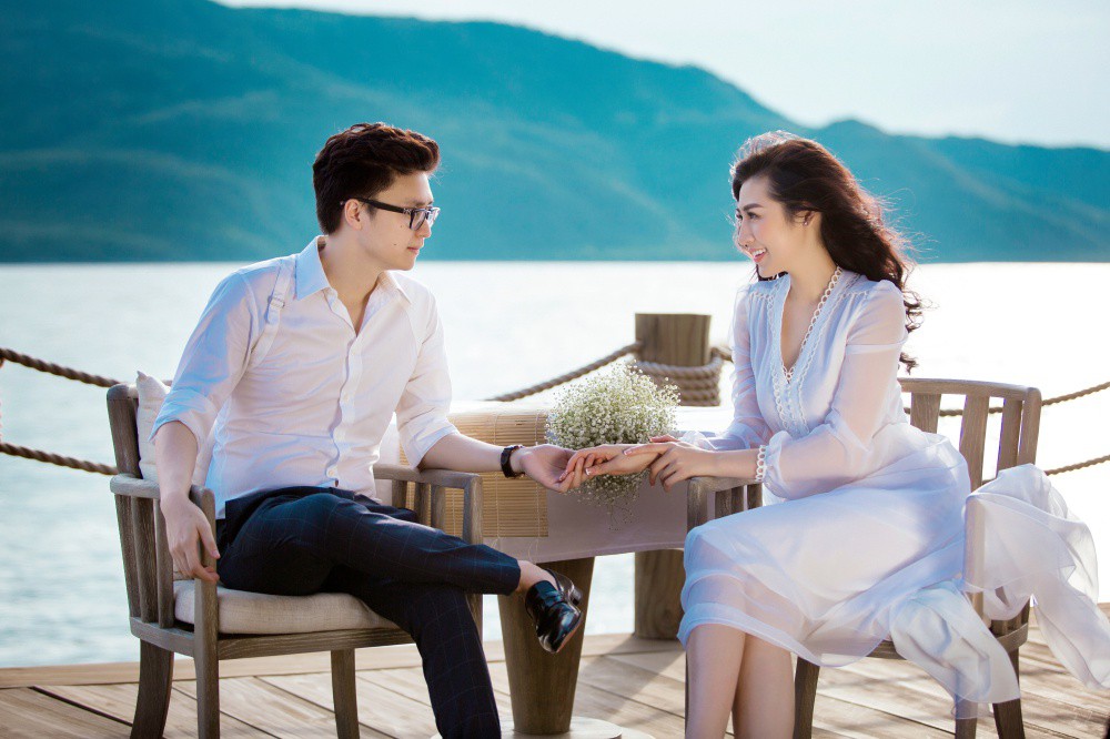 Không còn tiết lộ nhỏ giọt, đây là trọn bộ ảnh cưới ngọt ngào của Á hậu Tú Anh và vị hôn phu
