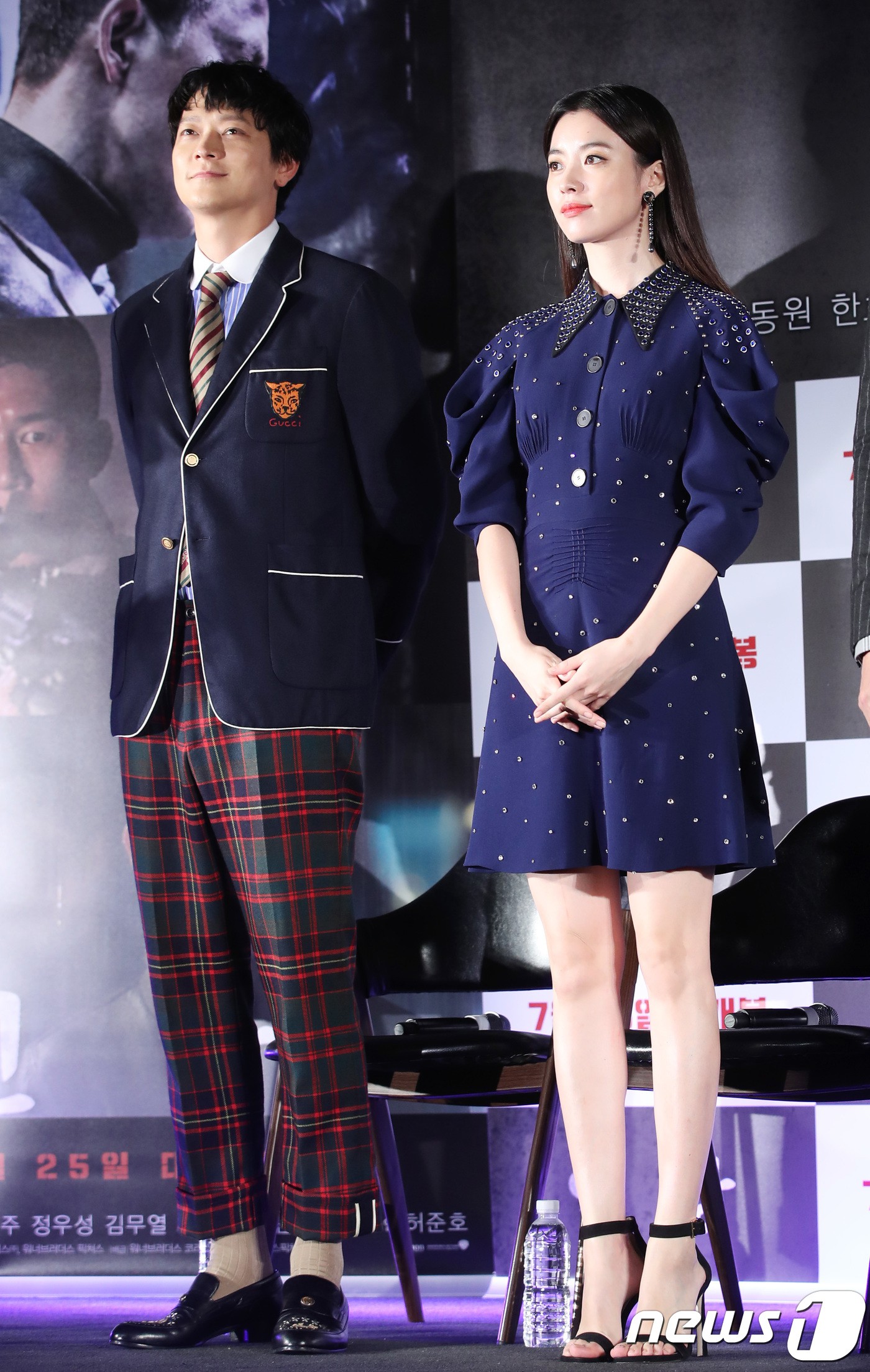 Sau tin đồn hẹn hò, thánh sống Kang Dong Won và Han Hyo Joo có biểu hiện gây sốt trong lần đầu lộ diện