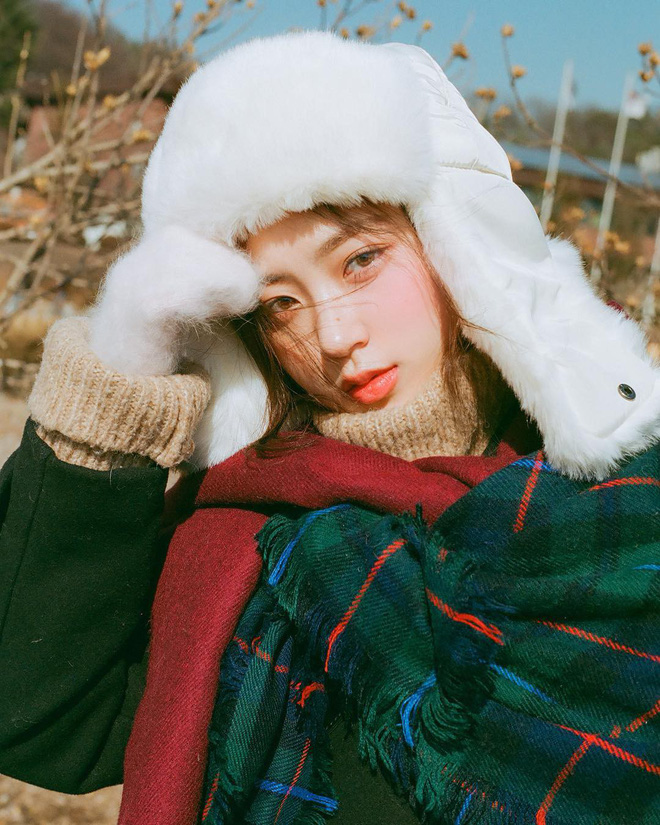 Sở hữu nhan sắc vừa mong manh vừa cá tính, cô nàng 22 tuổi trở thành nàng thơ giới lookbook Hàn Sở hữu nhan sắc vừa mong manh vừa cá tính, cô nàng 22 tuổi trở thành nàng thơ giới lookbook Hàn