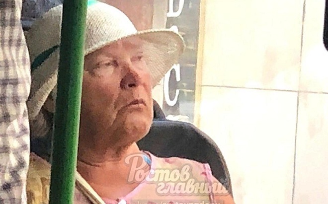 Bất ngờ phát hiện người giống Trump như lột đi xe buýt ở Nga?