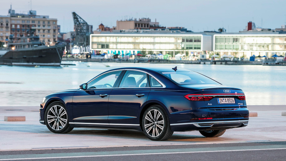 Audi A8 2019 có giá khởi điểm từ 84.795 USD