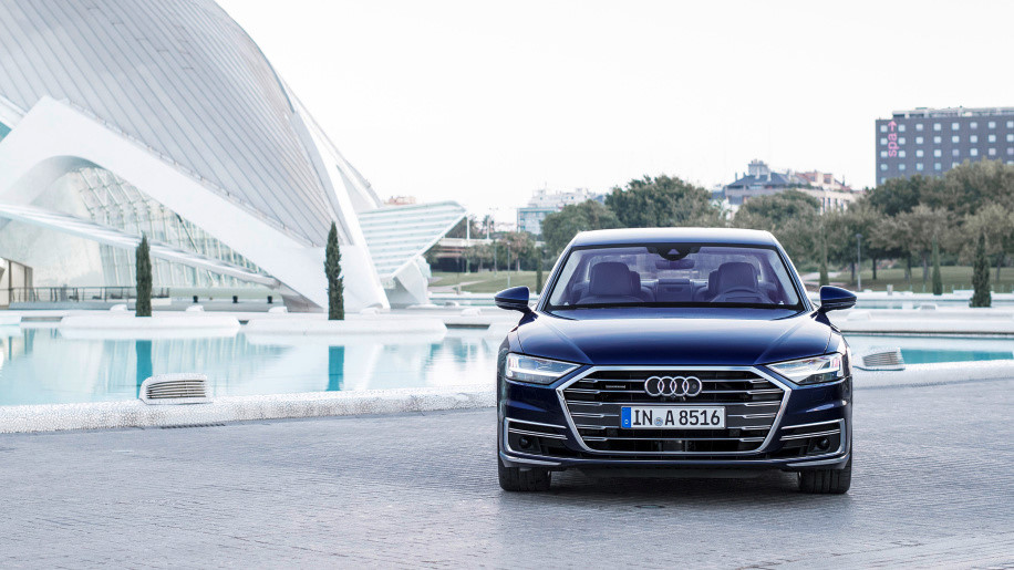Audi A8 2019 có giá khởi điểm từ 84.795 USD