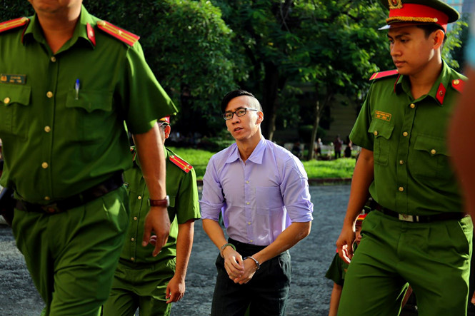 Xét xử bị cáo người Mỹ gốc Việt William Anh tội gây rối trật tự công cộng