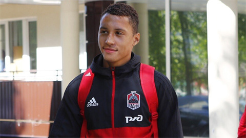 CLB Nga sa thải cầu thủ vì là người da màu