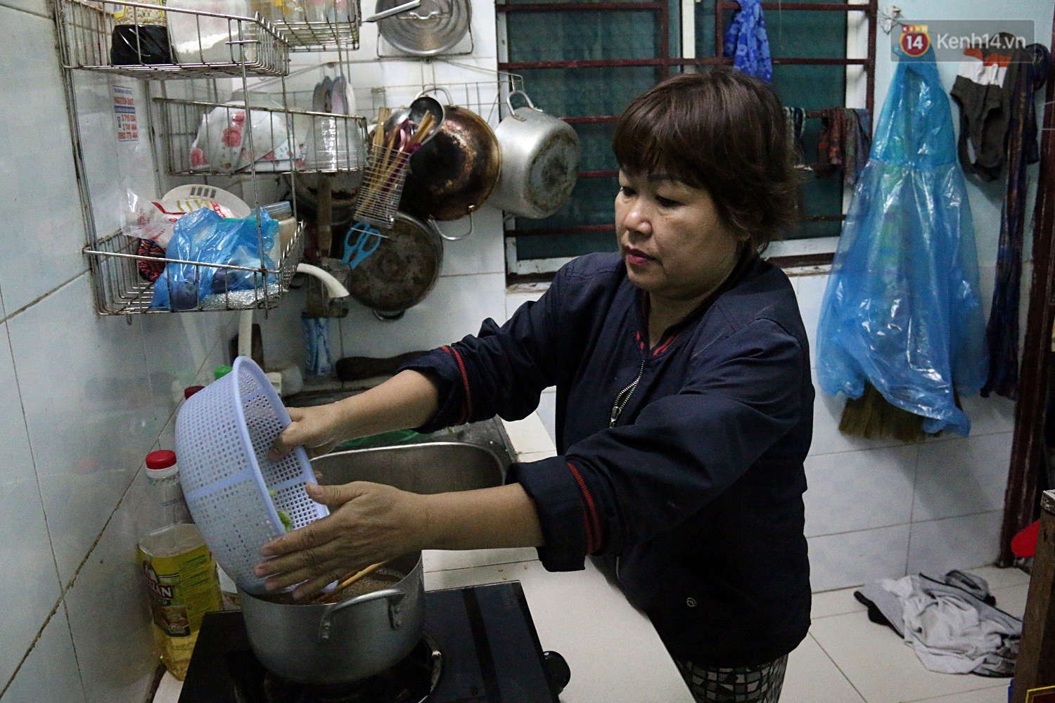 Chung cư không chồng ở Đà Nẵng: Nơi những người phụ nữ đùm bọc, làm tất cả việc của đàn ông kể cả bảo vệ tổ dân phố