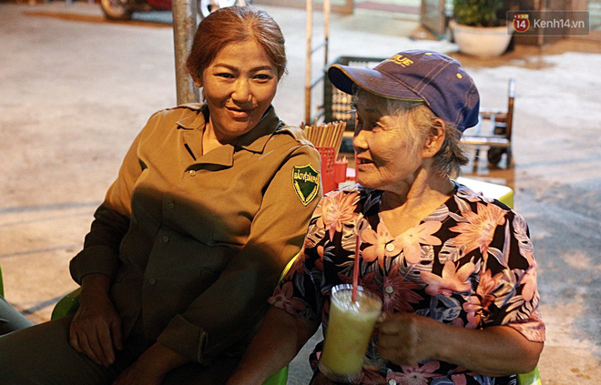 Chung cư không chồng ở Đà Nẵng: Nơi những người phụ nữ đùm bọc, làm tất cả việc của đàn ông kể cả bảo vệ tổ dân phố