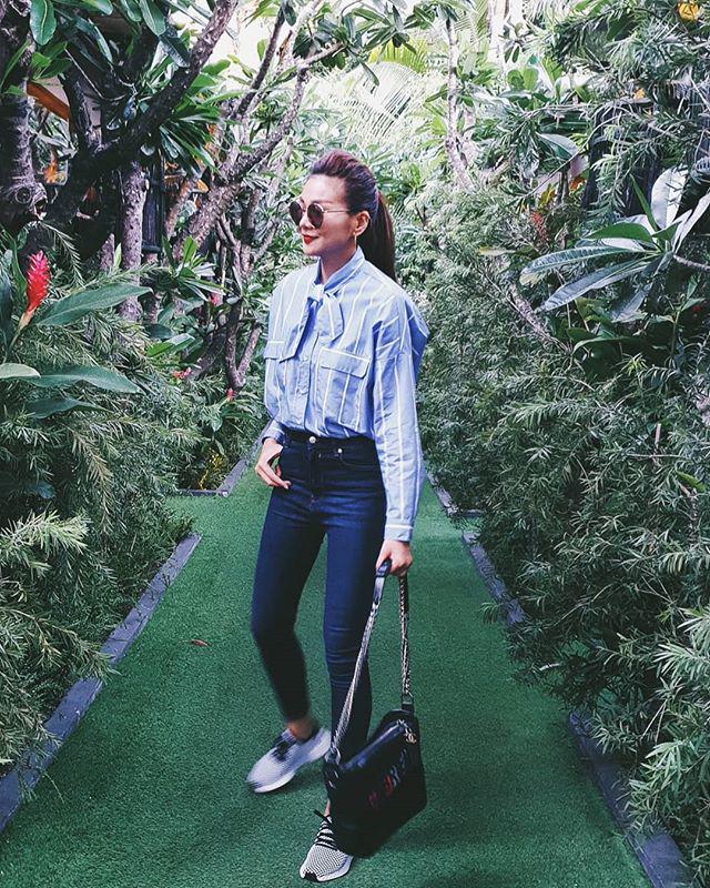 Da ngăm ngăm khổ sở không biết mặc gì, cứ chọn váy áo màu này là da bật tông ngay