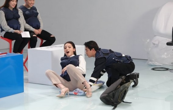 Khi đàn ông mang bầu tập 9: Khán giả cười ngất khi Kỳ Duyên so deep đòi bấm 113 để gọi cấp cứu