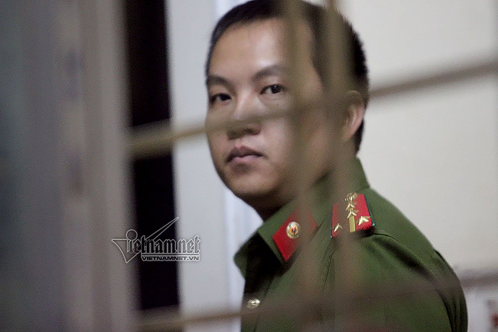 An ninh xuyên đêm canh gác trước cổng Sở Giáo dục Sơn La