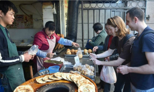 Dân Trung Quốc quay lưng với tiền mặt