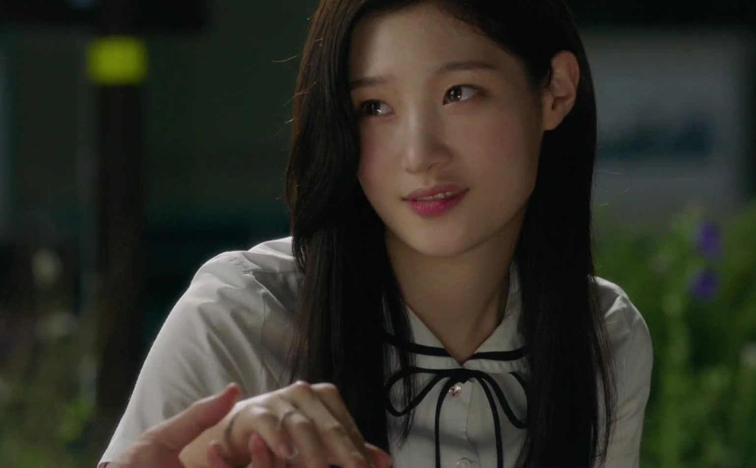 Vợ lí trí làm điều này rồi mới chịu kí đơn ly hôn khiến gã chồng ngoại tình giận tím mặt vẫn phải đồng ý