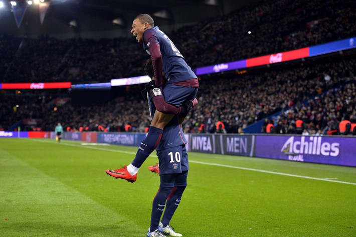 Neymar: Bi kịch của ngôi sao hạng hai chạy trời không khỏi nắng Neymar: Bi kịch của ngôi sao hạng hai chạy trời không khỏi nắng