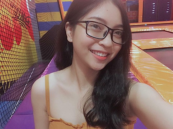 Nhan sắc xinh đẹp và tham vọng vào showbiz của bạn gái Quang Hải U23