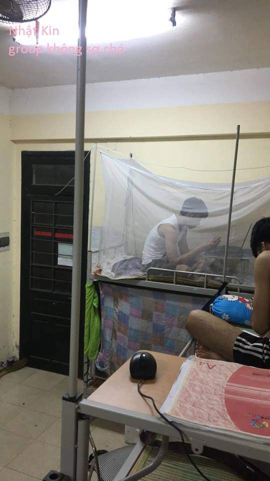 Chàng trai để bạn gái qua đêm ở kí túc xá nam khiến cả phòng 10 người mất ngủ