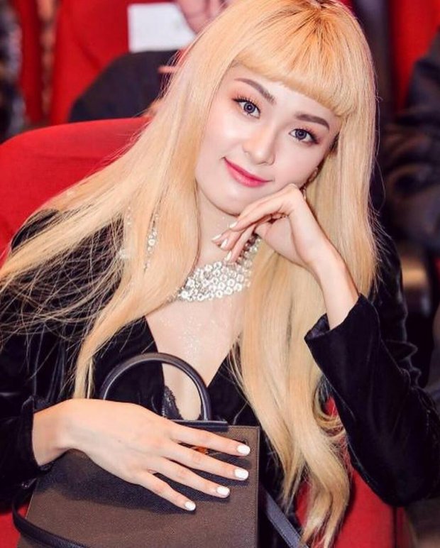 Hạ Vi sau 1 năm chia tay Cường Đô La: Từ mỹ nữ vạn người mê trở thành tóc vàng hoe nổi loạn