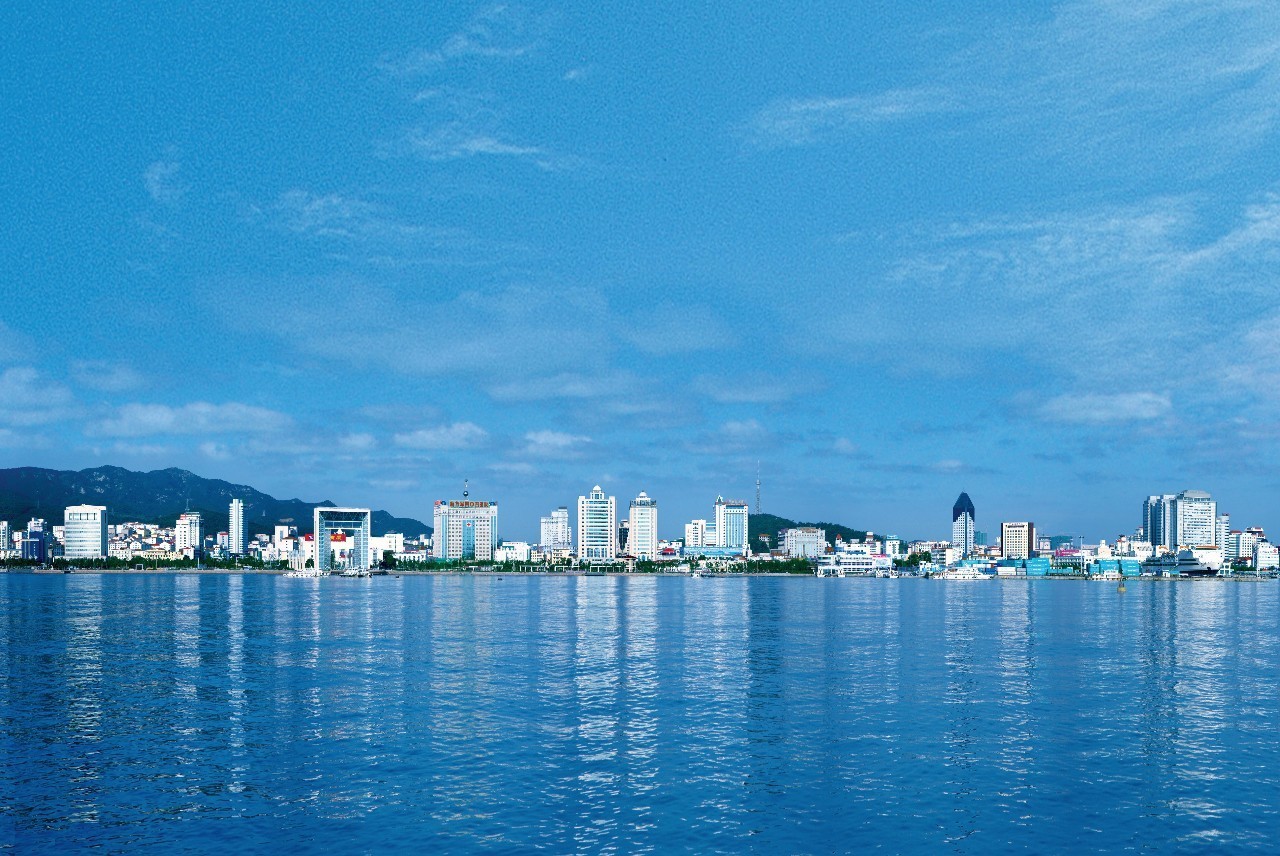 Ngôi nhà tràn ngập sắc hoa hồng ở thị trấn nhỏ của cô gái dành cả thanh xuân chỉ để trồng hoa làm đẹp nhà