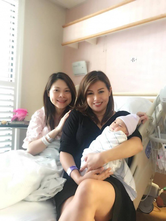 Những hình ảnh đầu tiên cực kỳ đáng yêu của con gái Thanh Thảo và chồng Việt kiều