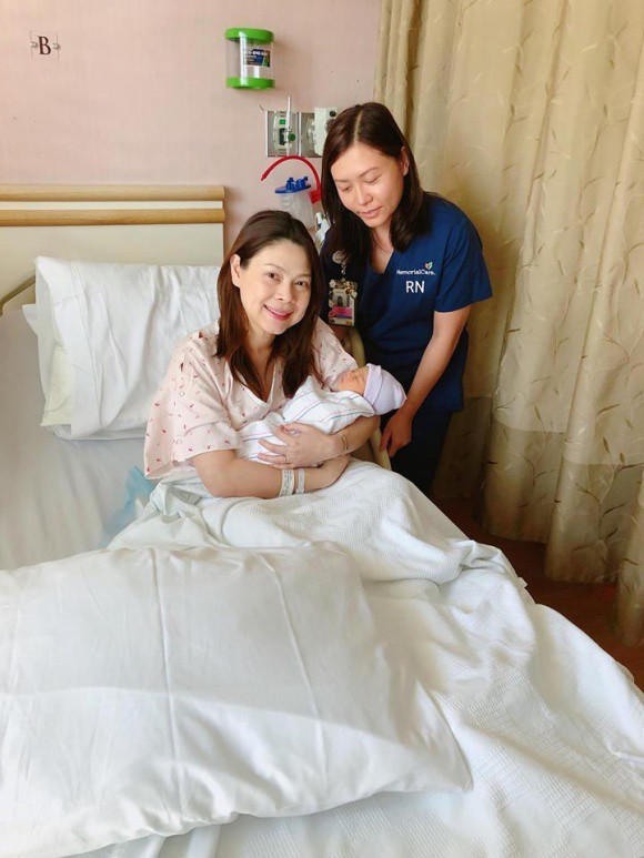 Những hình ảnh đầu tiên cực kỳ đáng yêu của con gái Thanh Thảo và chồng Việt kiều