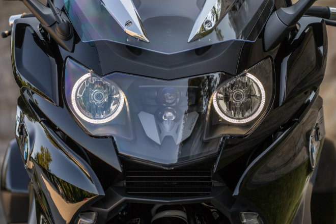 Cận cảnh phi thuyền 2 bánh đắt hơn Camry mới về Việt Nam