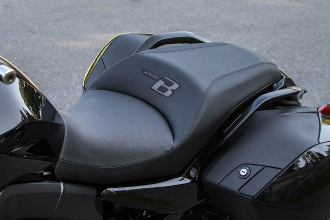 Cận cảnh phi thuyền 2 bánh đắt hơn Camry mới về Việt Nam