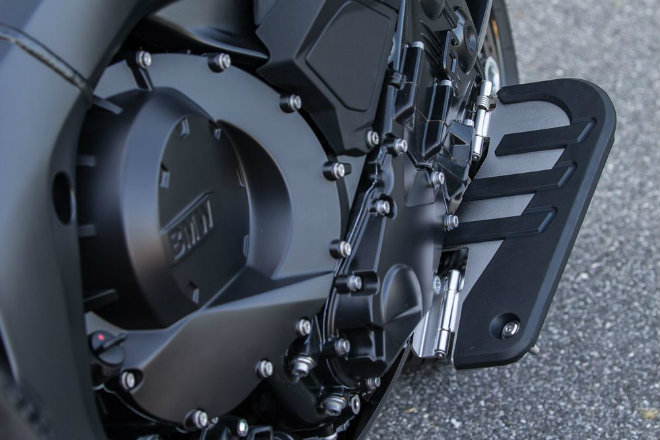 Cận cảnh phi thuyền 2 bánh đắt hơn Camry mới về Việt Nam