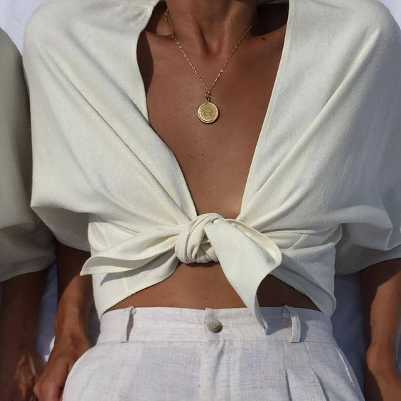 Xu hướng trang sức mới: Vòng cổ mặt đồng xu bí ẩn