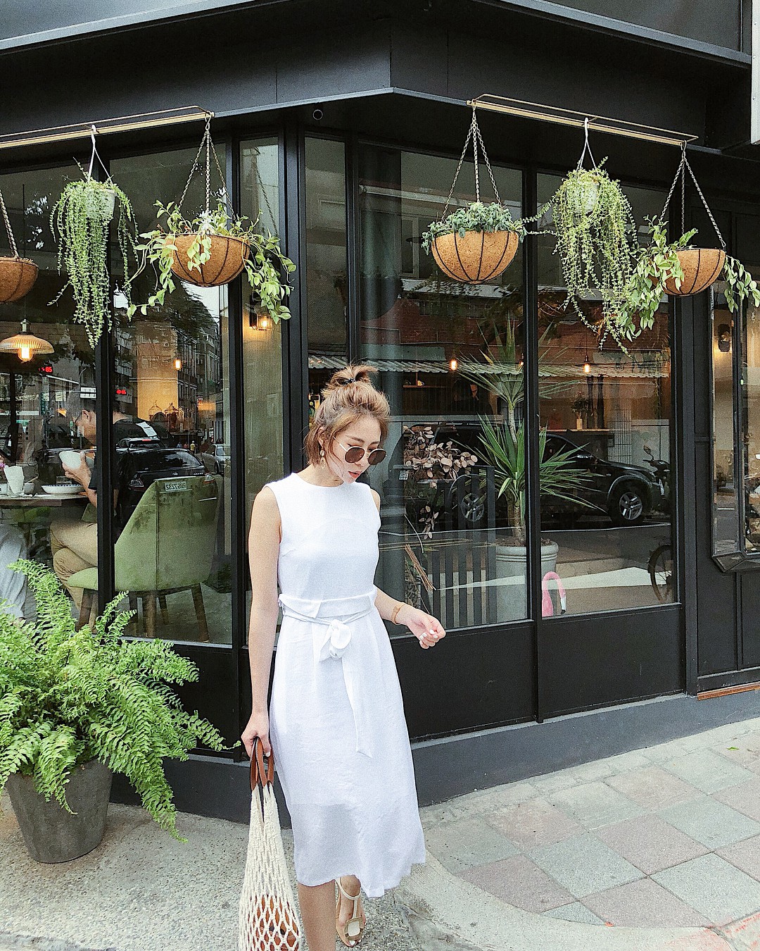 Gợi ý 5 mẫu váy thanh lịch, trang nhã cho các nàng đi dự đám cưới mà không sợ nổi hơn cô dâu