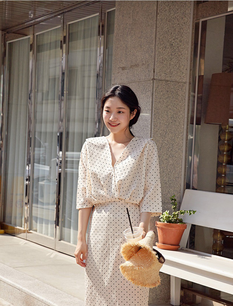 Gợi ý 5 mẫu váy thanh lịch, trang nhã cho các nàng đi dự đám cưới mà không sợ nổi hơn cô dâu