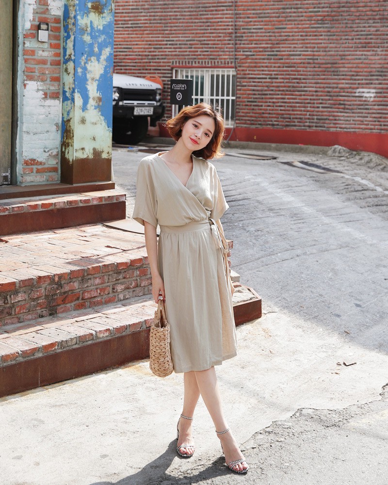 Gợi ý 5 mẫu váy thanh lịch, trang nhã cho các nàng đi dự đám cưới mà không sợ nổi hơn cô dâu