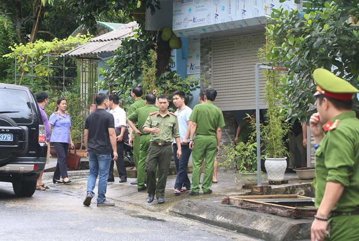 Ảnh: Công an Hà Giang và A83 khám nhà người sửa điểm thi Vũ Trọng Lương