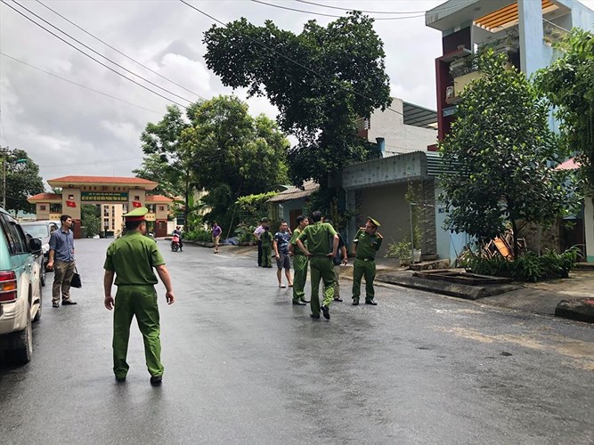 Ảnh: Công an Hà Giang và A83 khám nhà người sửa điểm thi Vũ Trọng Lương