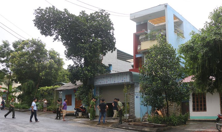 Ảnh: Công an Hà Giang và A83 khám nhà người sửa điểm thi Vũ Trọng Lương