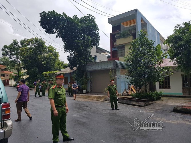 Ảnh: Công an Hà Giang và A83 khám nhà người sửa điểm thi Vũ Trọng Lương